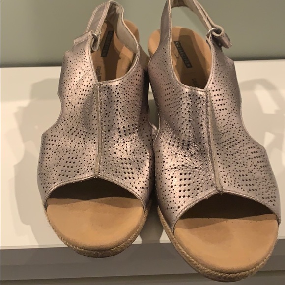Clarks Shoes - Clarks Women's Raven Dawn Wedge Sandal size 12 Clarks Shoes - Clarks Women's Raven Dawn Wedge Sandal size 12